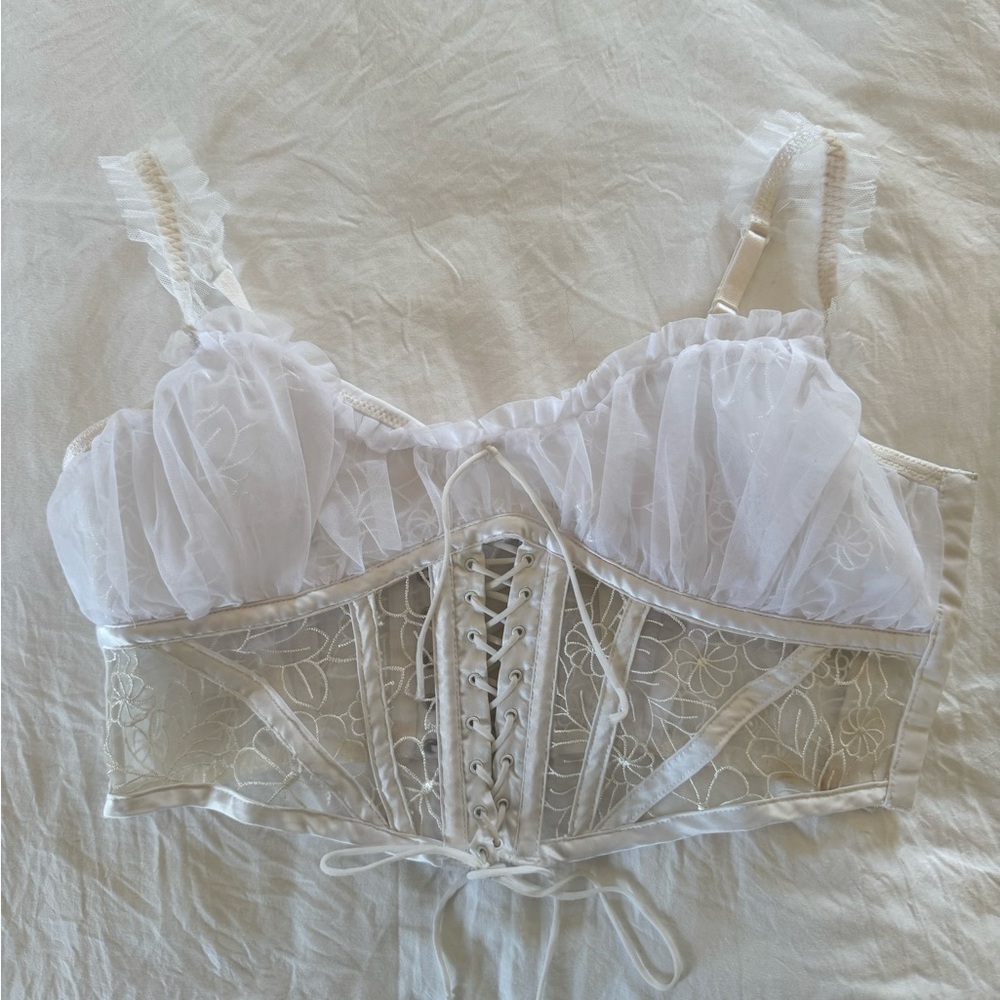 FOR LOVE AND LEMONS white lacey corset top! 🤍